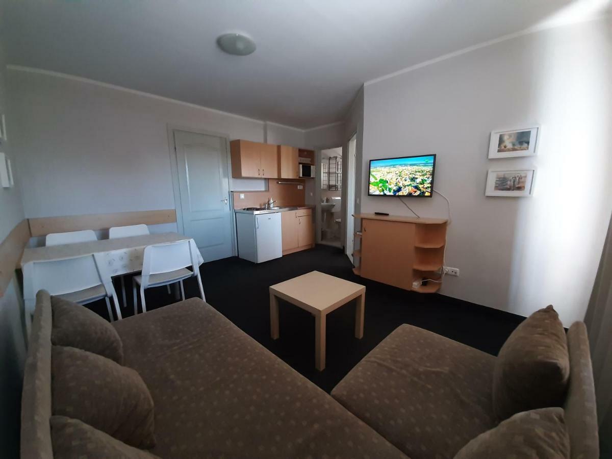 Familia Apartmanhaz Keszthely Exterior photo